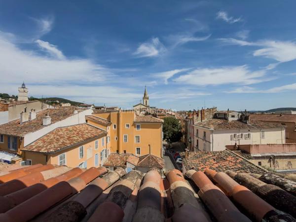 Vente                                                      Appartement
                        
                     4 pièces                      91 m2                     à Draguignan