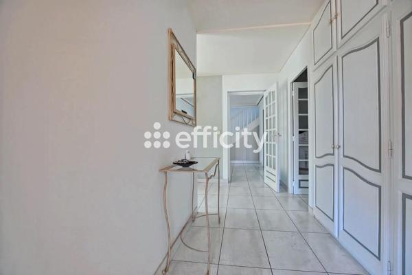Maison
         5 pièces
        - 106 m² Exclusivité 329 000 € *