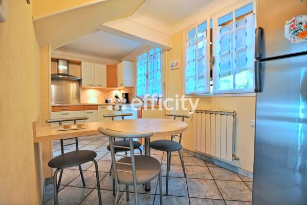 Maison
         5 pièces
        - 106 m² Exclusivité 329 000 € *
