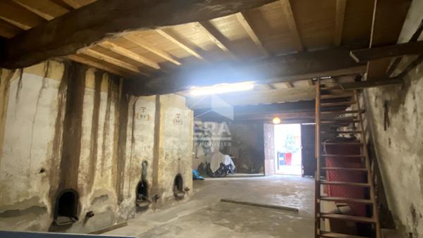 A VENDRE - TRESSERRE - GRANGE EN PIERRE A RENOVER