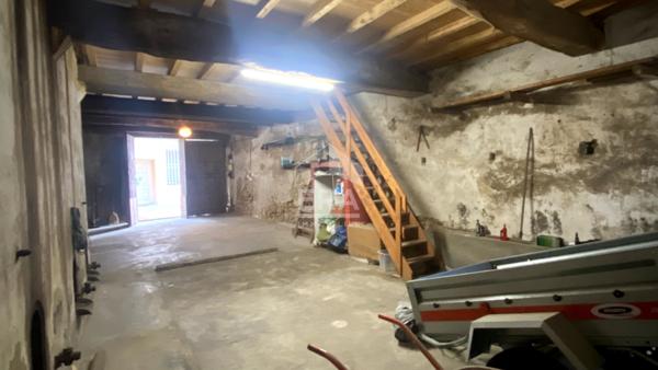 A VENDRE - TRESSERRE - GRANGE EN PIERRE A RENOVER