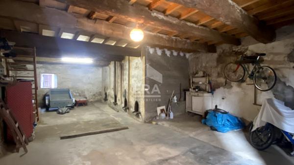 A VENDRE - TRESSERRE - GRANGE EN PIERRE A RENOVER