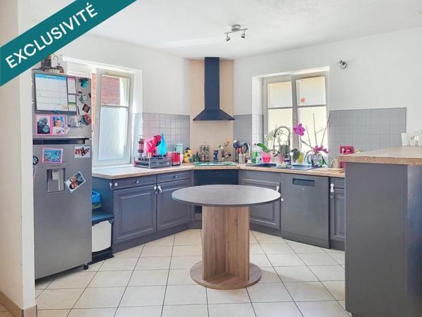 Spacieux 105m2, 5 pièces, 3 chambres, un appartement idéal pour une vie de famille confortable.