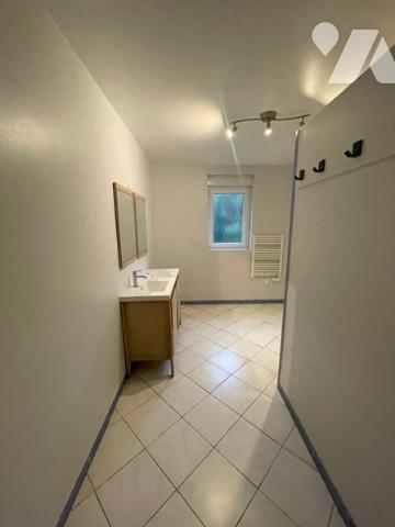 UN LOT DE DEUX MAISONS A USAGE D'HABITATION