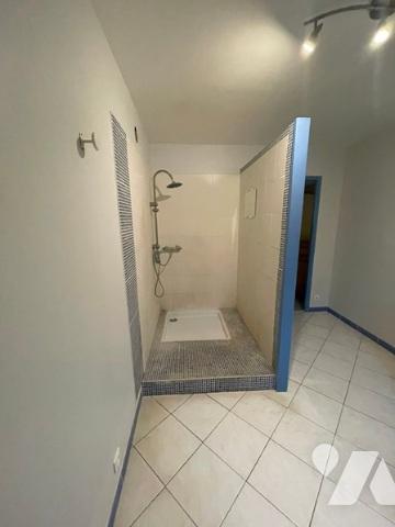 UN LOT DE DEUX MAISONS A USAGE D'HABITATION