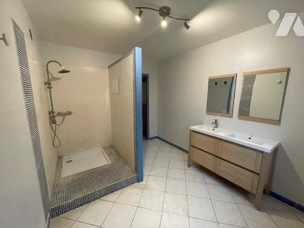 UN LOT DE DEUX MAISONS A USAGE D'HABITATION