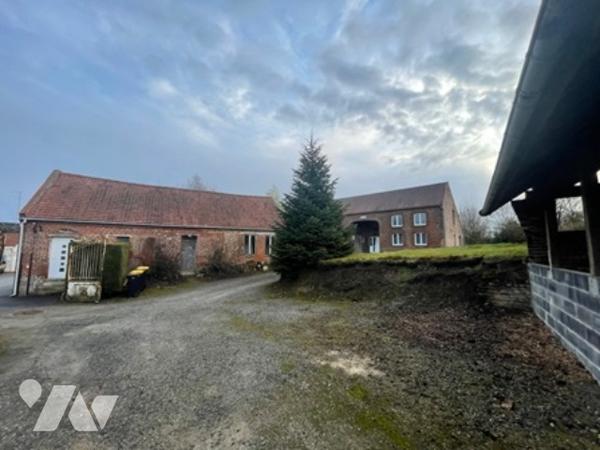 UN LOT DE DEUX MAISONS A USAGE D'HABITATION