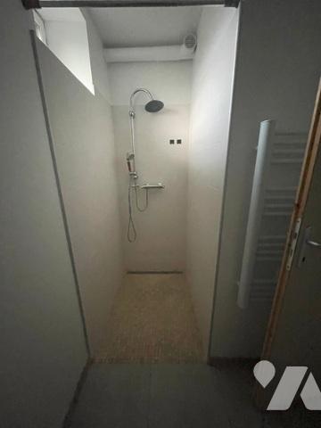 UN LOT DE DEUX MAISONS A USAGE D'HABITATION