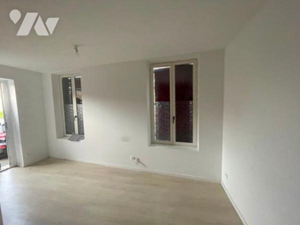 UN LOT DE DEUX MAISONS A USAGE D'HABITATION