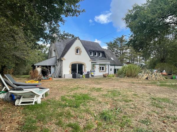 Maison traditionnelle, de 1976, 211 m2 en impasse.