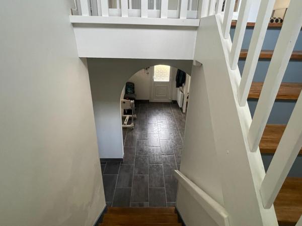 Maison traditionnelle, de 1976, 211 m2 en impasse.