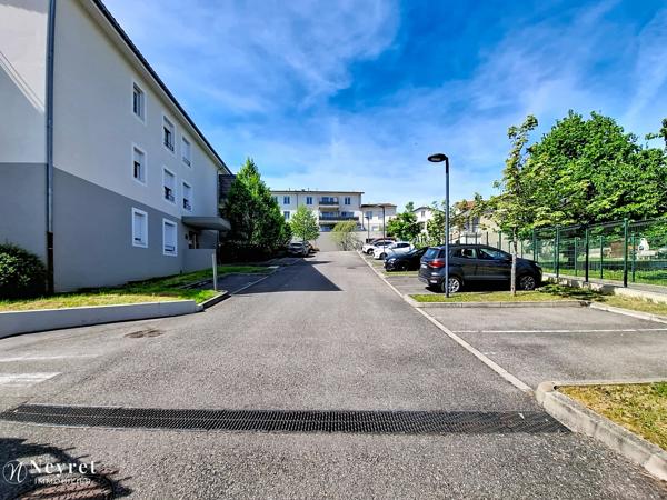 Opportunité à saisir pour investissement locatif, T2 de 41,70 m² avec terrasse, garage et parking
