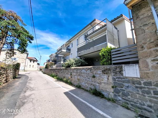 Opportunité à saisir pour investissement locatif, T2 de 41,70 m² avec terrasse, garage et parking