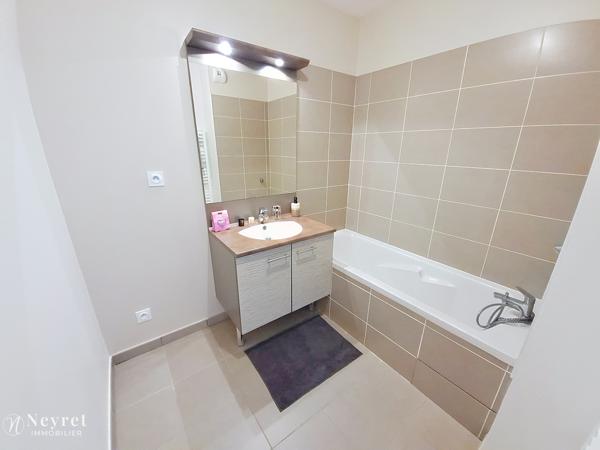 Opportunité à saisir pour investissement locatif, T2 de 41,70 m² avec terrasse, garage et parking