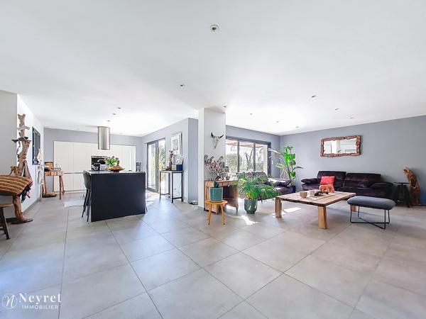 Ternay – Villa contemporaine d’exception avec piscine et jardin paysager