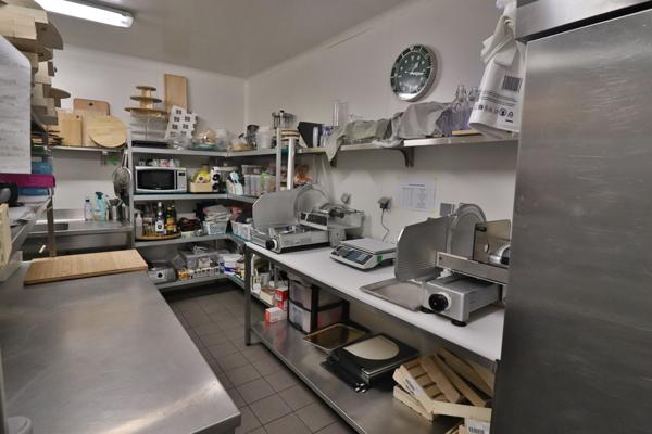 Magasin métiers de bouche - Centre commercial - Parkings