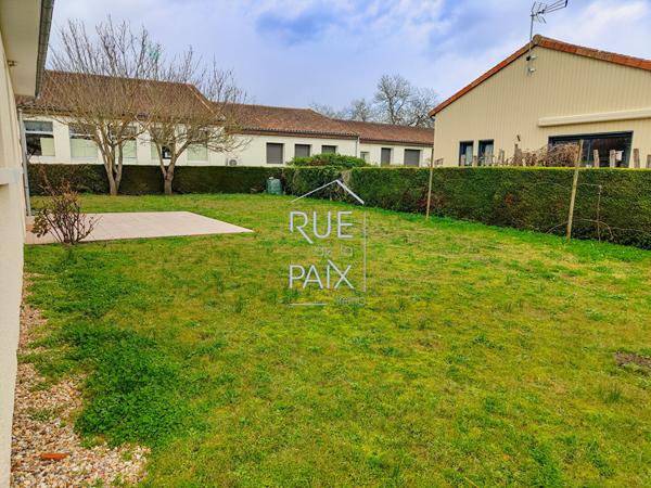 86140 LENCLOITRE Maison Lencloître 74.81 m² plain-pied avec garage.