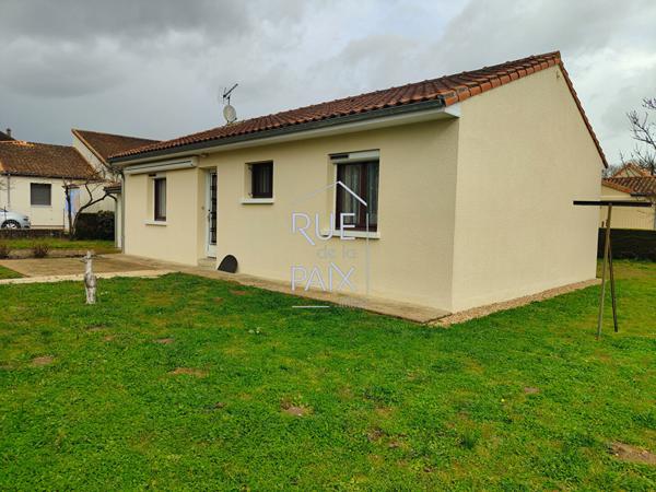 86140 LENCLOITRE Maison Lencloître 74.81 m² plain-pied avec garage.