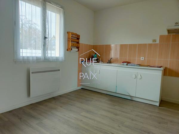 86140 LENCLOITRE Maison Lencloître 74.81 m² plain-pied avec garage.