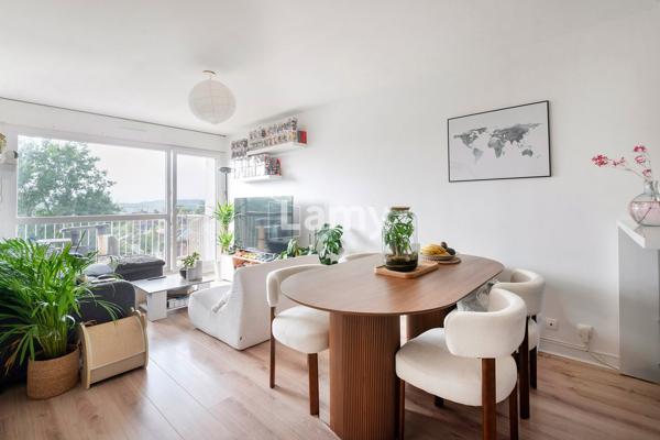 Superbe vue pour ce 2 pièces de 47 m² avec balcon et parking