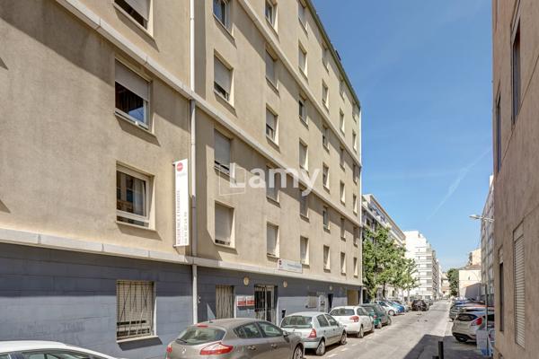 Facs de la timone studio avec parking lmnp