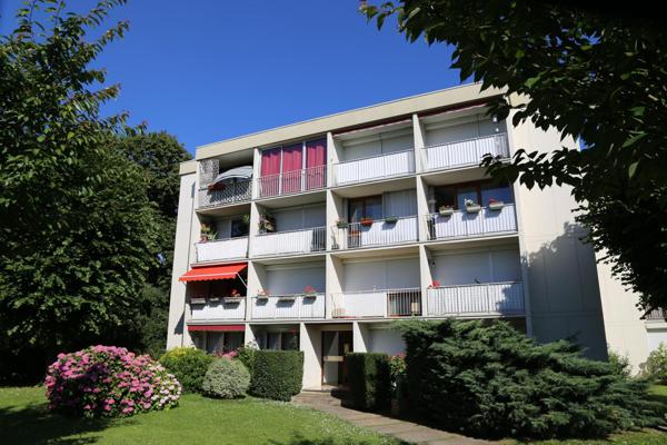 Croix-Blanche : Beau 3 pièces de 63 m² + balcon , cave et parking privé