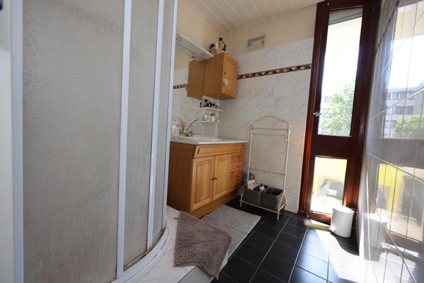 Croix-Blanche : Beau 3 pièces de 63 m² + balcon , cave et parking privé