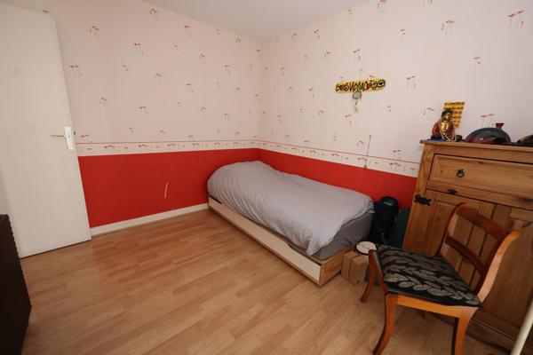 Croix-Blanche : Beau 3 pièces de 63 m² + balcon , cave et parking privé