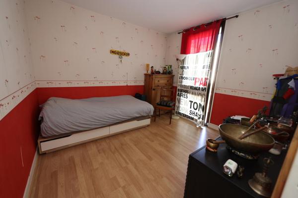 Croix-Blanche : Beau 3 pièces de 63 m² + balcon , cave et parking privé