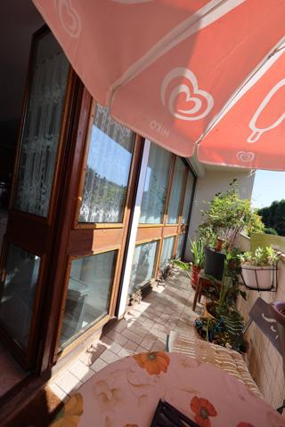 Croix-Blanche : Beau 3 pièces de 63 m² + balcon , cave et parking privé