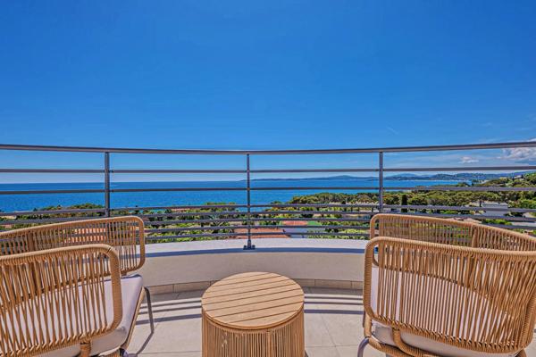 Les Issambres (83380) Villa vue mer panoramique 5 chambres entièrement rénovée.