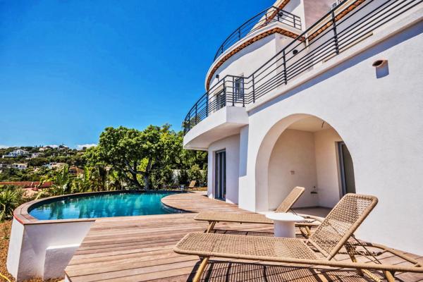 Les Issambres (83380) Villa vue mer panoramique 5 chambres entièrement rénovée.