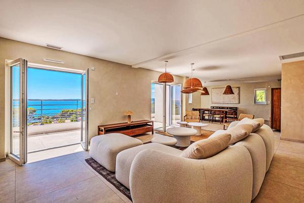 Les Issambres (83380) Villa vue mer panoramique 5 chambres entièrement rénovée.