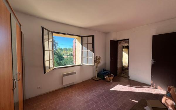 Maison à vendre    5 pièces •  Carpentras
