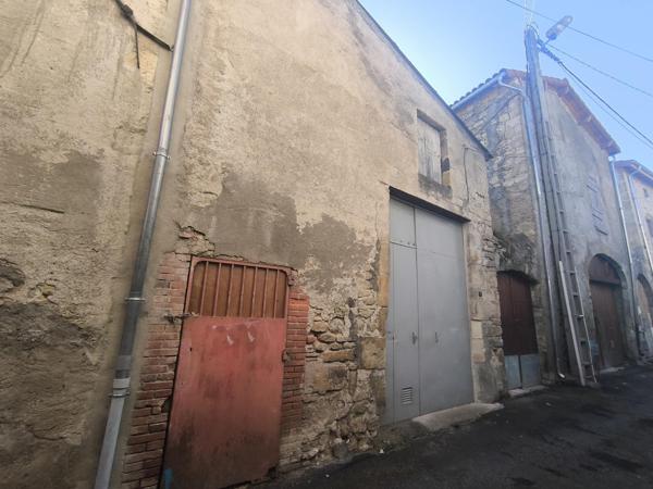 Maison de village à rénover avec grange garage avec cour