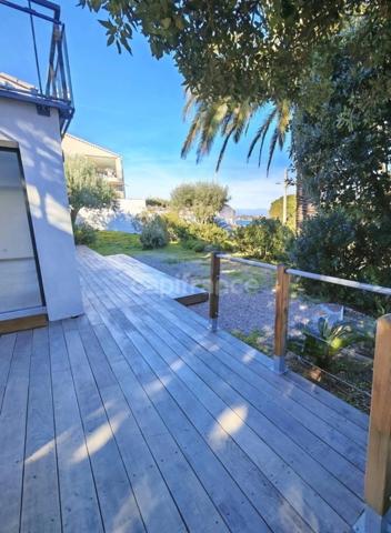 LES ISSAMBRES – PRESTATIONS HAUT DE GAMME – JARDIN PRIVATIF – PISCINE – APERÇU MER