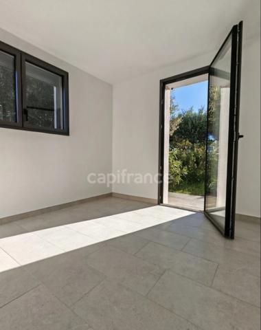 LES ISSAMBRES – PRESTATIONS HAUT DE GAMME – JARDIN PRIVATIF – PISCINE – APERÇU MER