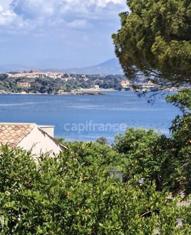 LES ISSAMBRES – PRESTATIONS HAUT DE GAMME – JARDIN PRIVATIF – PISCINE – APERÇU MER
