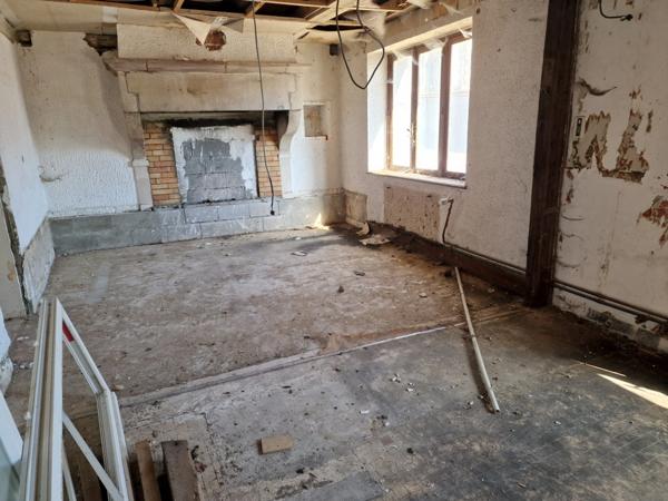 Dpt Vosges (88), à vendre proche CHÂTENOIS / GIRONCOURT / VITTEL - MAISON T6 duplex avec TERRASSE à rénover