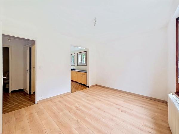 Appartement
         2 pièces
        - 39 m² 155 000 € *