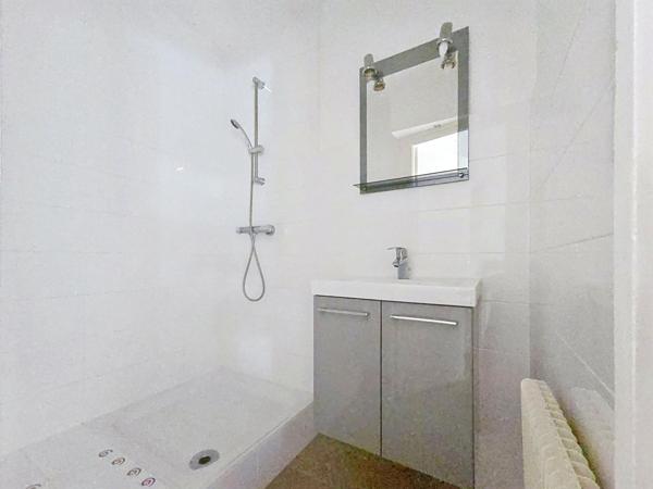 Appartement
         2 pièces
        - 39 m² 155 000 € *