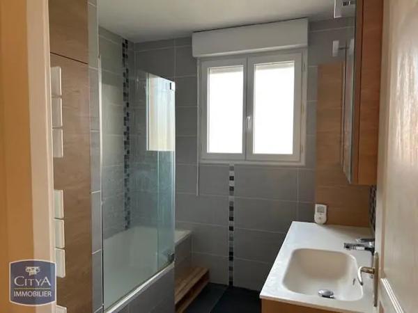 Maison à louer 4 pièces 80.2m² Saint-Denis-lès-Bourg (01000)