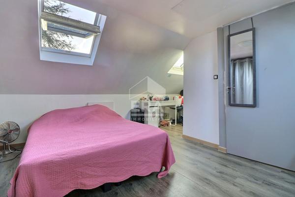 Maison à vendre à Mériel - 5 pièces, 4 chambres, excellente condition