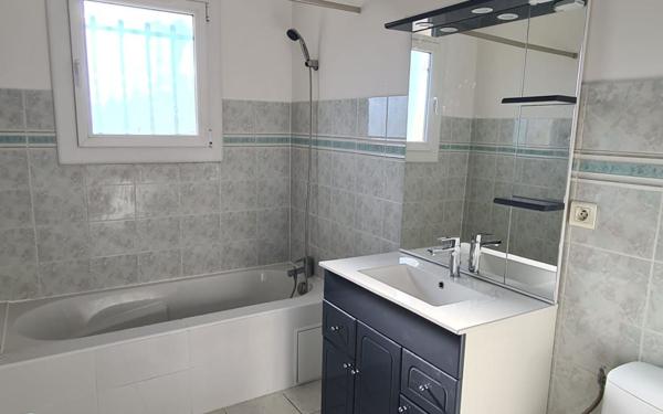 Maison à louer    4 pièces •  Mèze