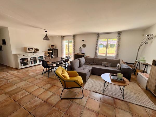 Maison de plain-pied de 2008 avec jardin clos de 1032 m2