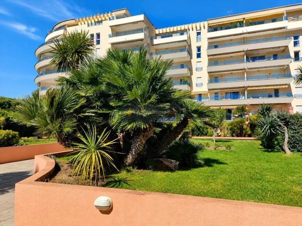 Vente                                                      Appartement
                        
                     3 pièces                      52 m2                     à Fréjus