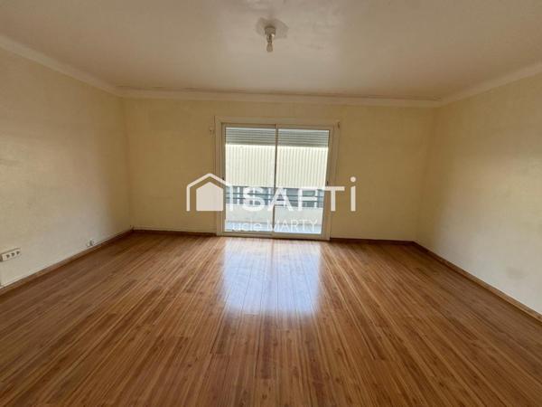 Immeuble 7 appartements avec balcon et cave,