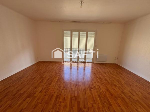 Immeuble 7 appartements avec balcon et cave,