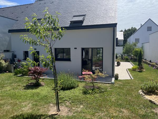 ARRADON – À quelques pas du littoral, élégante maison contemporaine de 2021