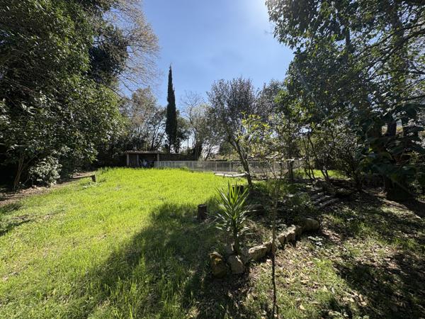 Montpellier (34000) Montpellier Arceaux. Appartement en rez-de-jardin privatif avec 3 chambres & parking privé.